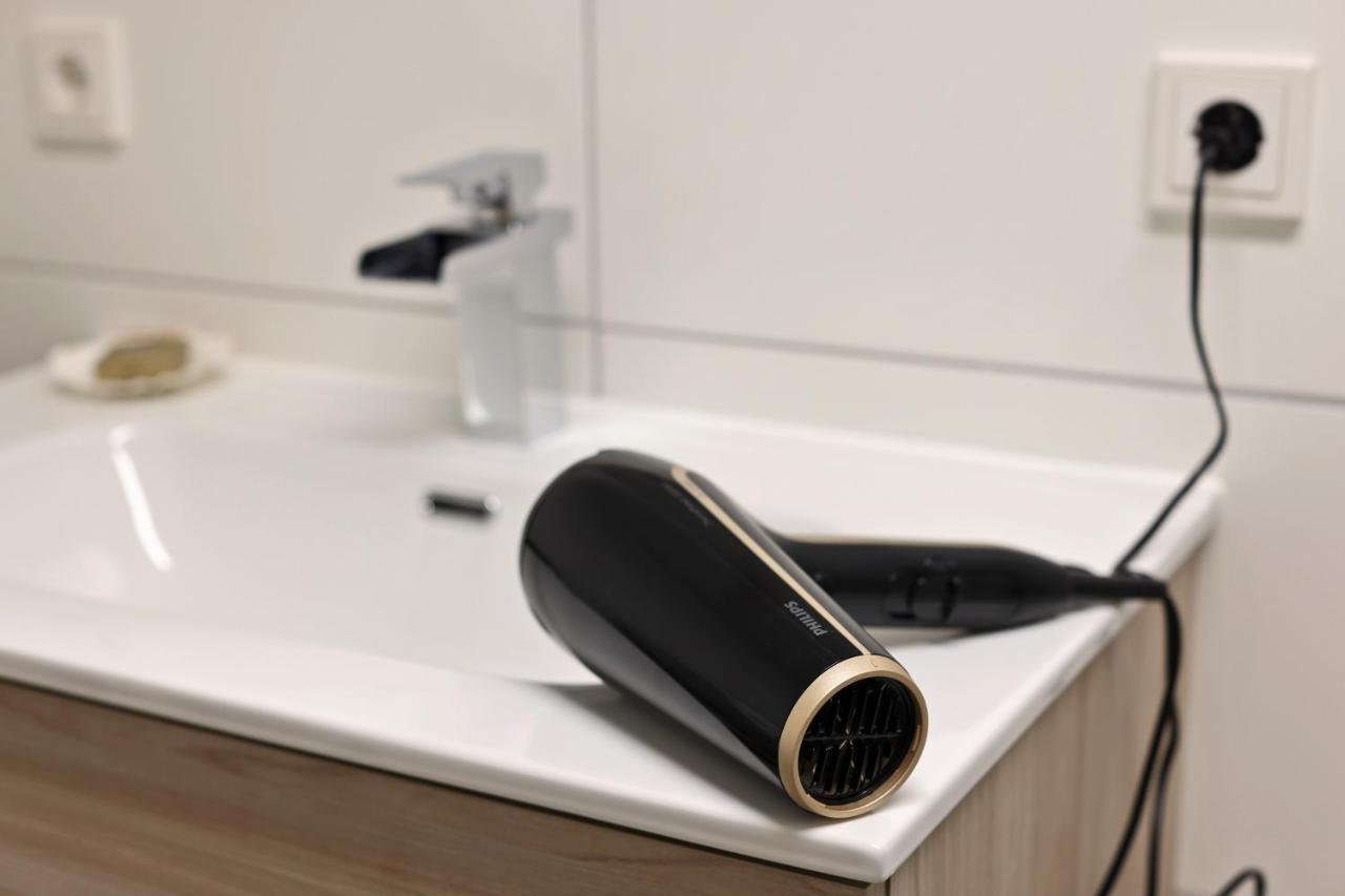 Modern Und Neu, Top Ausstattung Mit Kaffeevollautomat, 2X Netflix-Tv, Lueftungsanlage, Geschirrspueler Wallerfangen Buitenkant foto